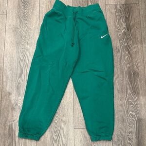 Nike Women’s Emerald Green Sweatpants